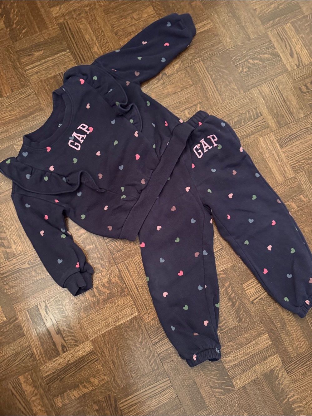 Gap Baby jogging suit size 3 years 36 months